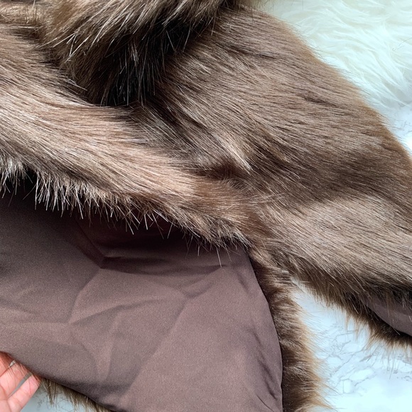 Badgley Mischka Faux Mink Stole Shawl NWT Brown  - Picture 5 of 8